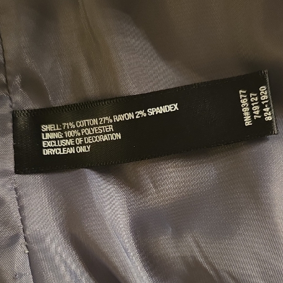 Sophisticated Gray Cropped Blazer with Tailored Silhouette - Picture 6 of 13